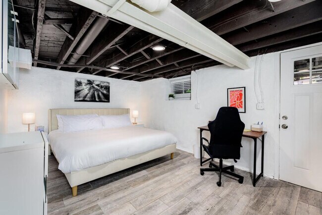 Building Photo - 3971 Juniata St