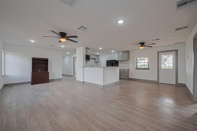 Building Photo - 22334 FM 762 Rd