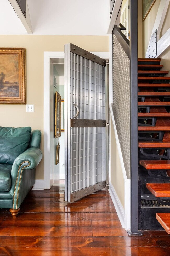 Building Photo - 15 Ferry St