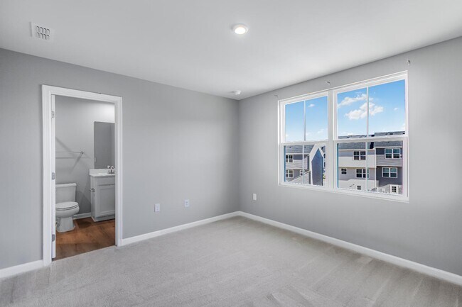 Building Photo - 1011 Chevy Pk Lndg