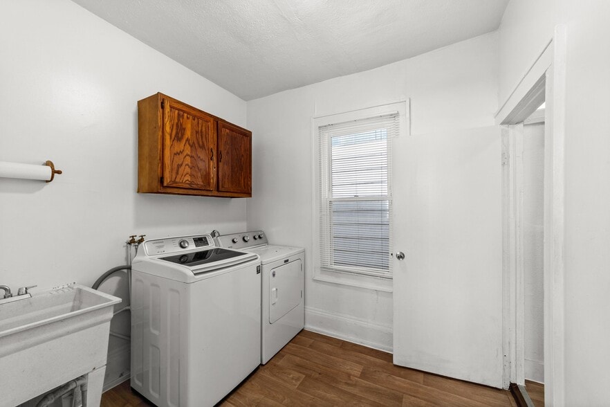 Building Photo - 8302 Sowinski Ave
