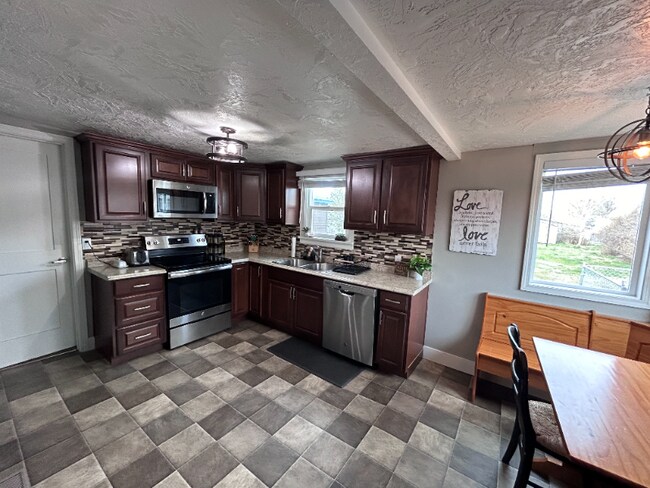 Building Photo - 200 18th St SW