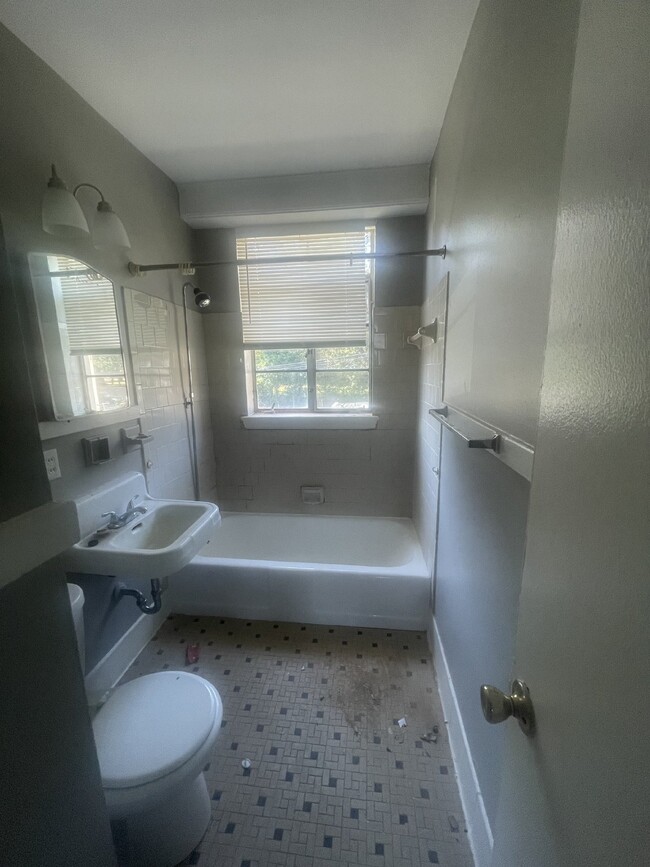 Building Photo - Charming 2 Bedroom Apartment in Memphis, T...