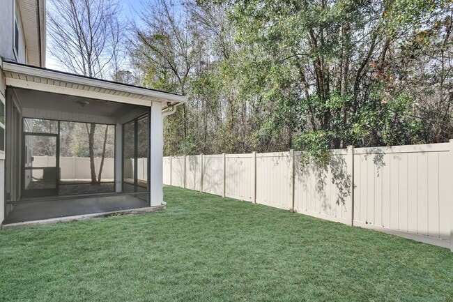 Building Photo - Beautiful 5/4 Home with Over 4k sqft, Fenced in Yard & 3 Car Garage! Pet friendly!