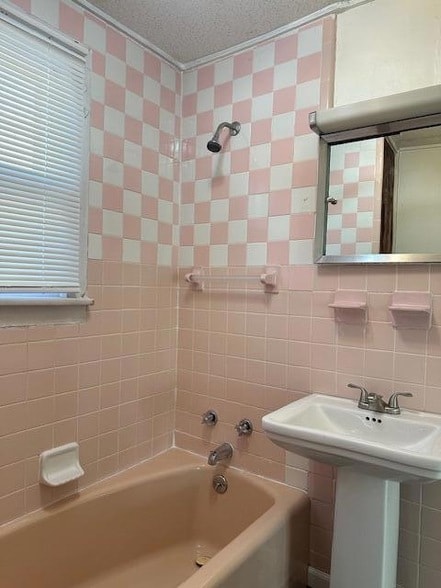 Building Photo - 897 2nd St NE