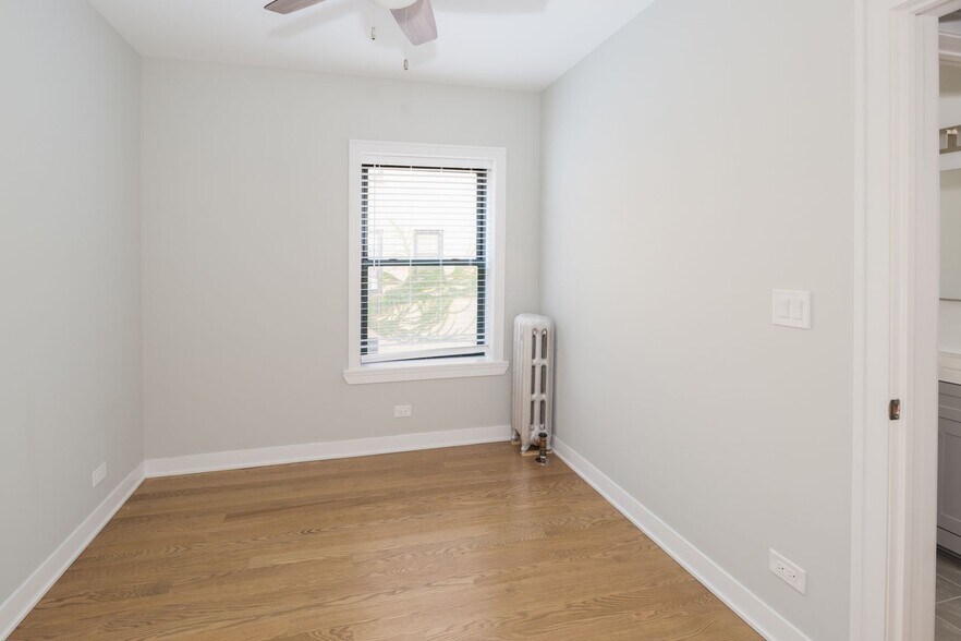Building Photo - 4851 N Wolcott Ave
