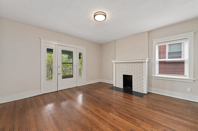 Interior Photo - 4341-47 HARRISON