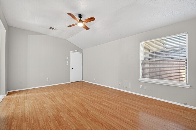 Building Photo - 2310 Woodwind Dr