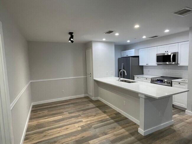 Building Photo - 10616 Mellow Mdws