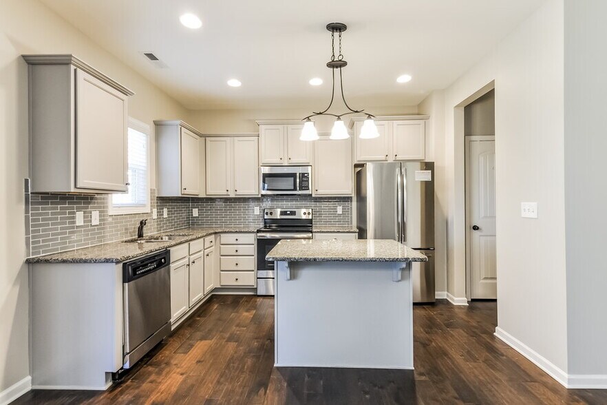 Building Photo - 244 E Webber Ln