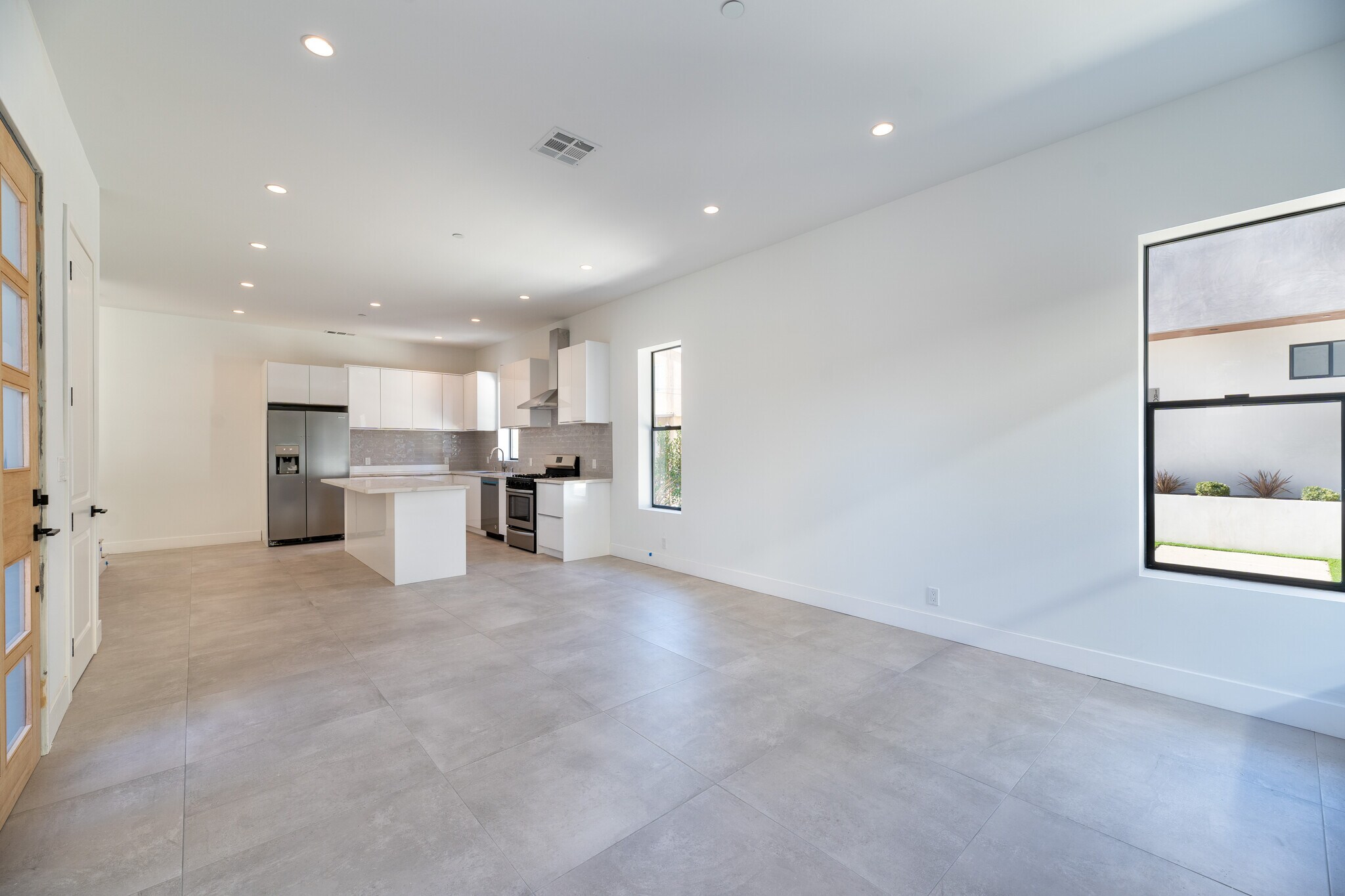 Building Photo - 1805 S Longwood Ave