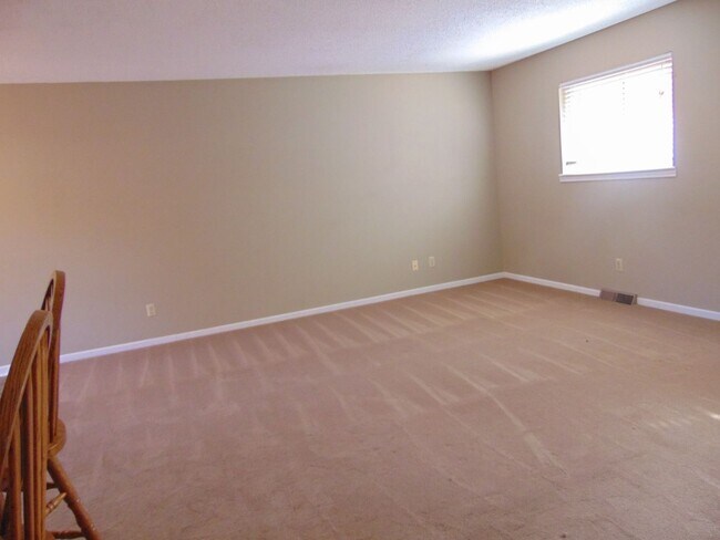 Building Photo - Inviting 3 Bed 2 Bath House