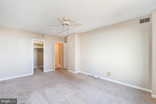 Building Photo - 3709 S George Mason Dr