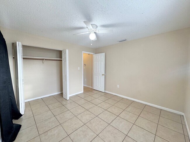 Building Photo - 2571-2575 Elm Ave