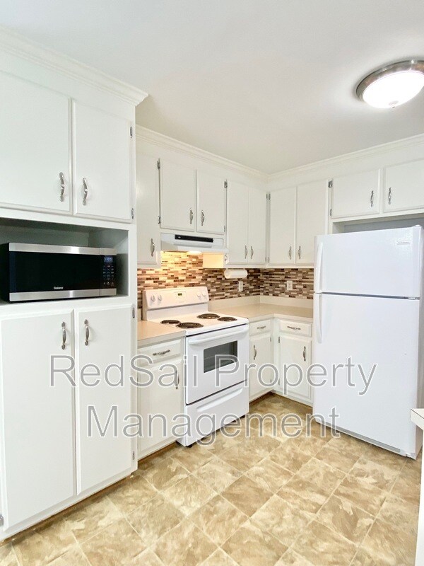 Building Photo - 926 Woodcreek Dr