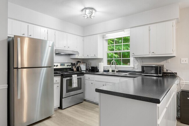 Building Photo - 6716 Glendower Rd
