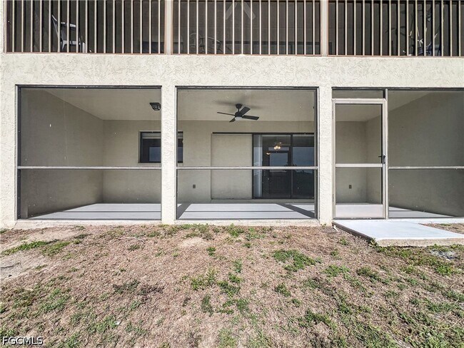 Building Photo - 4530 SW 10th Ave