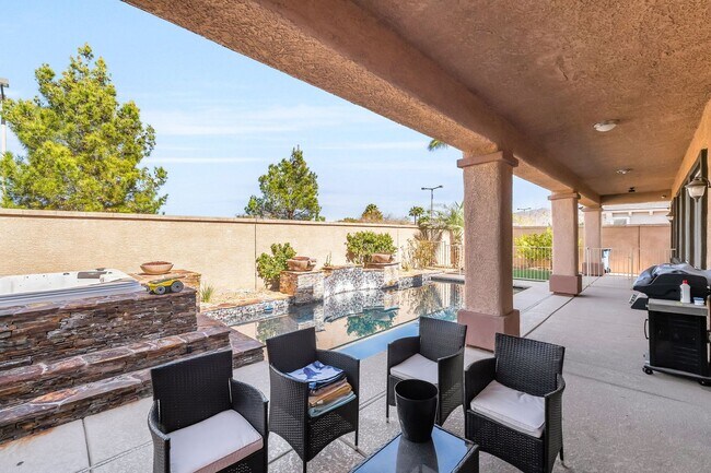 Building Photo - Fully Furnished Luxury Living with Expansive, Move-In Ready Comfort!