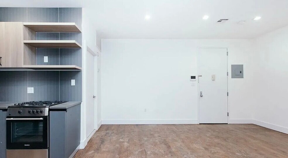 Building Photo - 294 Powers St