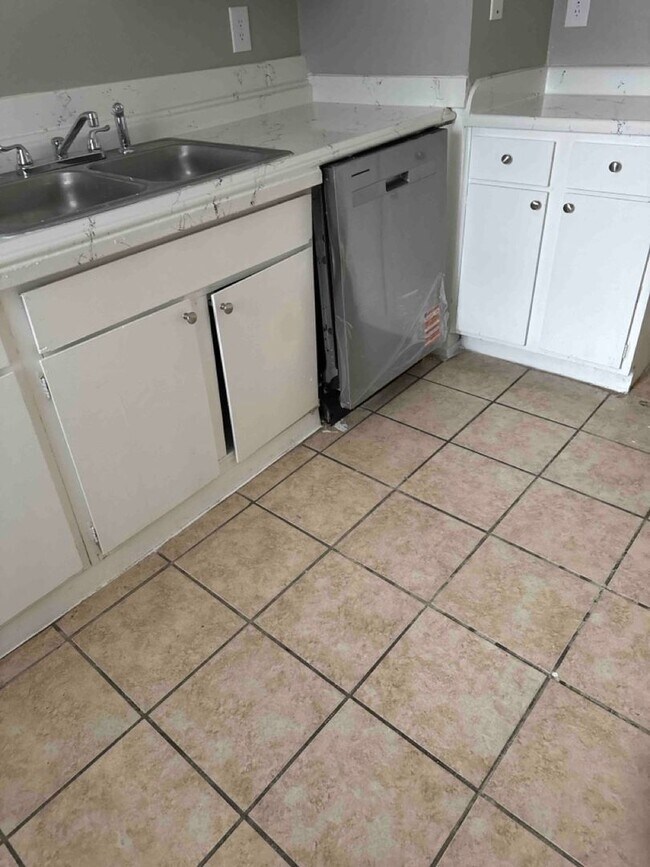 Building Photo - For Sale or Lease