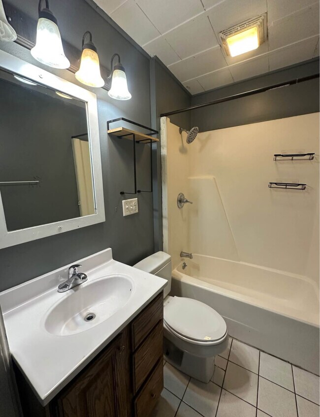 Building Photo - 503 Hall St