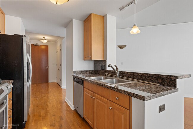 Building Photo - 420 E Waterside Dr