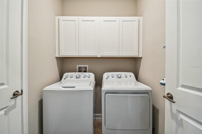 Building Photo - 9571 Little Bluestem Dr