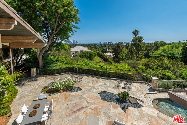 Building Photo - 1160 Shadow Hill Way