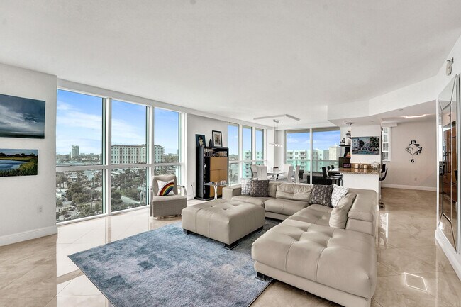 Building Photo - 101 S Fort Lauderdale Beach Blvd