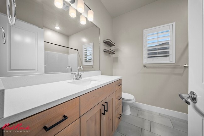 Building Photo - Beautiful and Modern 5 Bedroom Home in Cedar City!