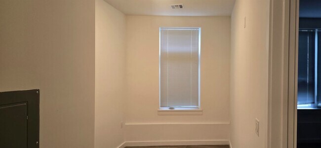 Building Photo - 61 Virginia Ave