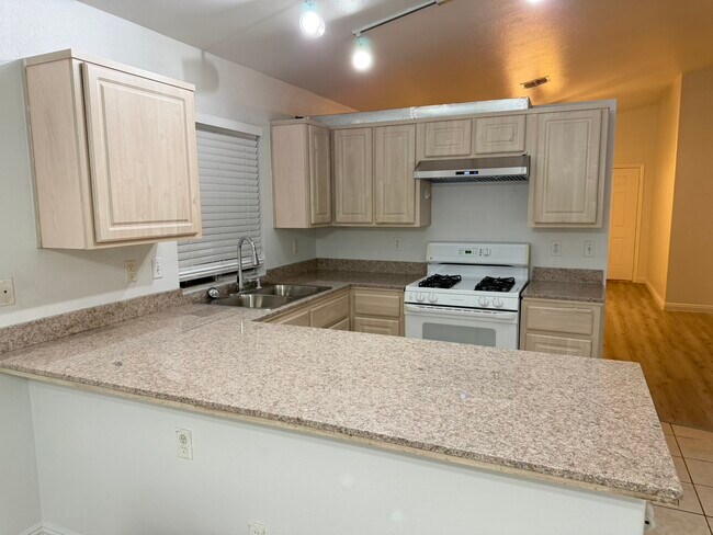 Building Photo - 5817 Lenapee Ct