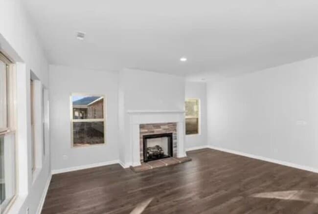 Building Photo - Coming in May with a FENCED YARD