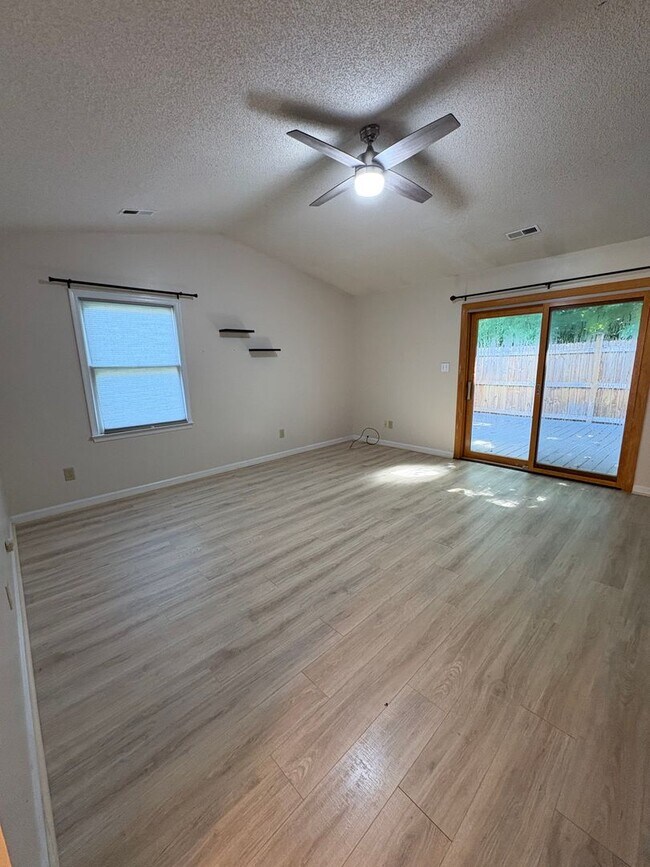 Building Photo - 650 Rock Garden Cir