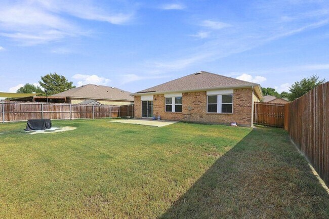Building Photo - 405 Willow Creek Dr