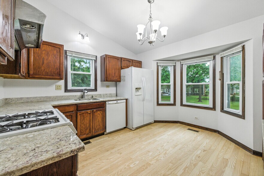 Kitchen - 421 Concord Ln