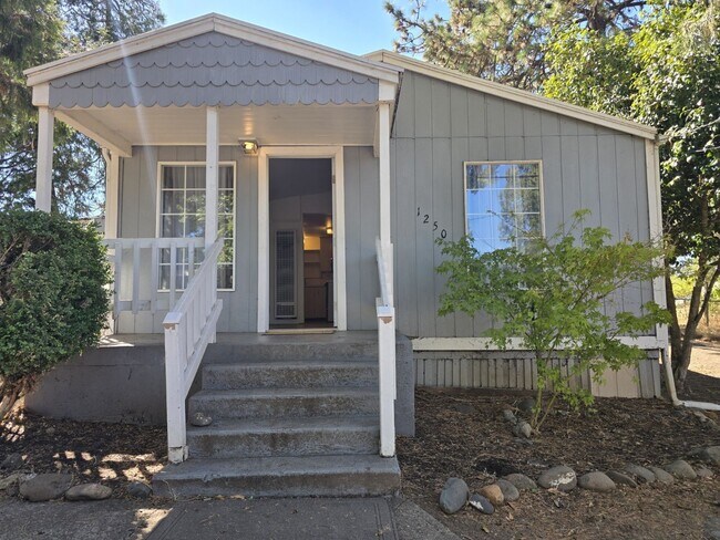 Building Photo - 1250 NW Ellan St