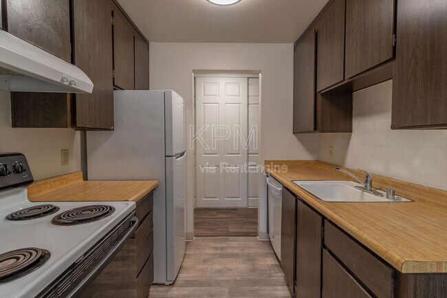 Building Photo - 4332 Pacific Ave