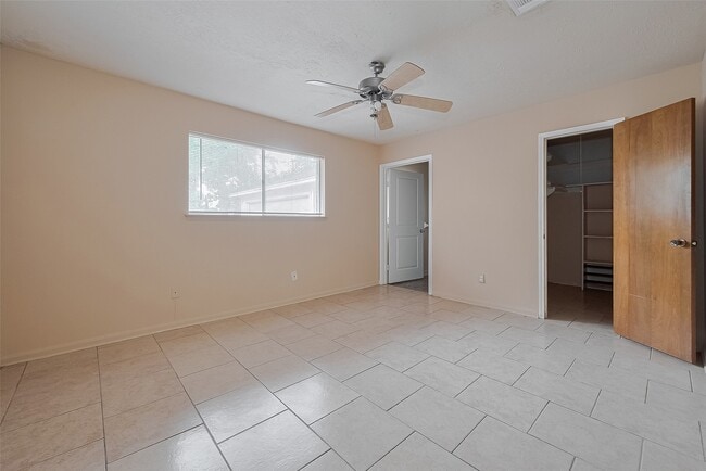Building Photo - 9126 Willow Meadow Dr