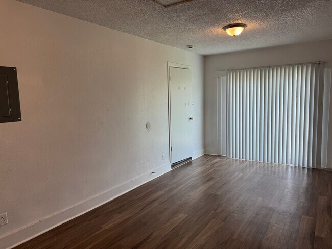 Building Photo - 132 Meadow Way