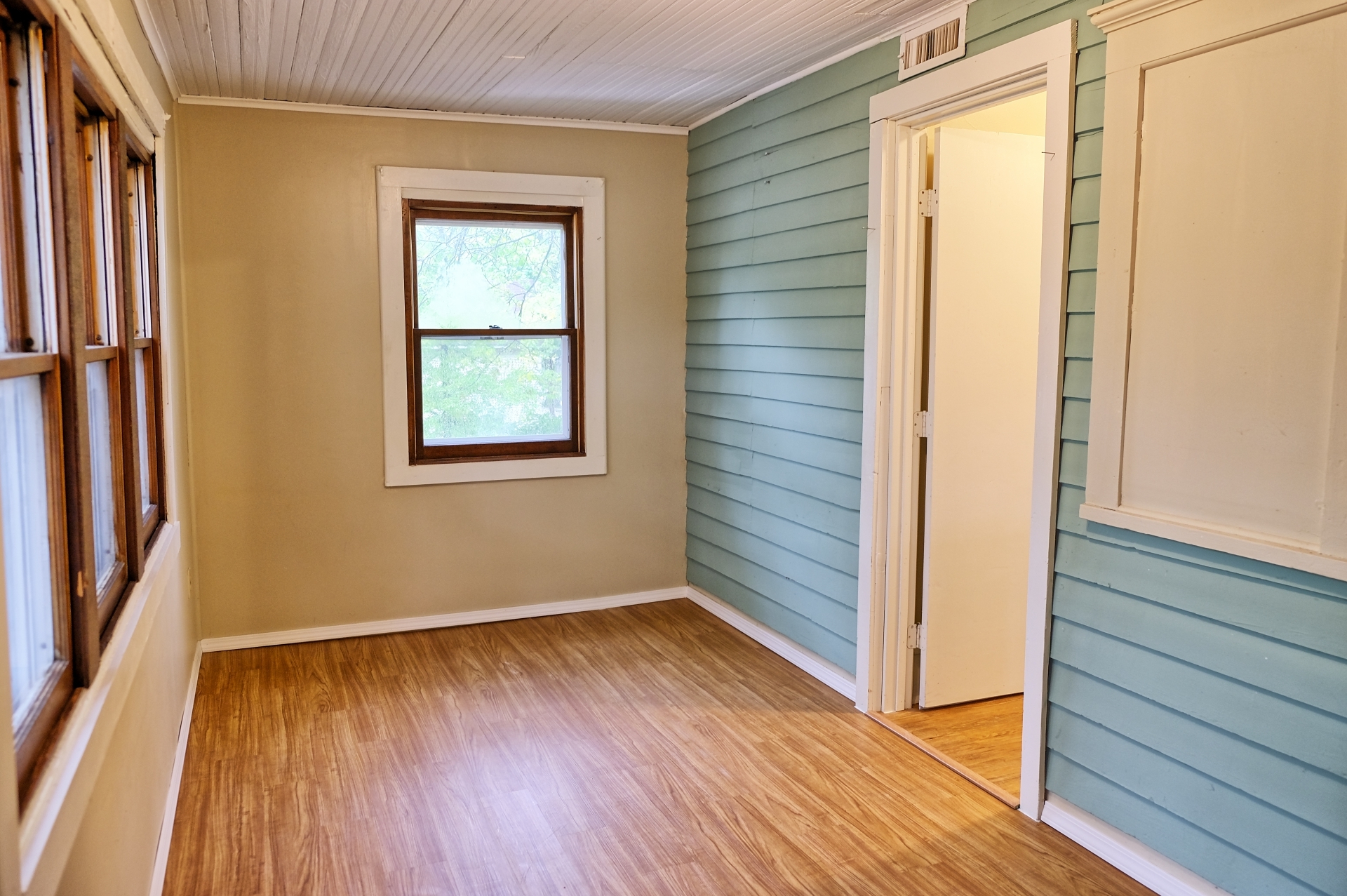 Sunroom - 3300 41st Avenue South