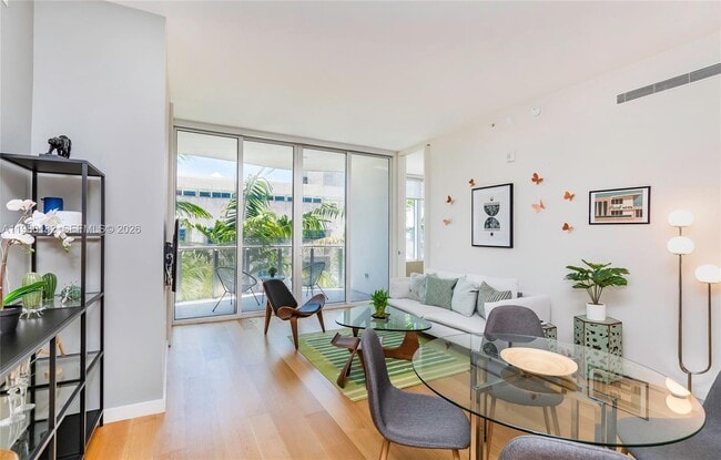 Building Photo - 2100 Park Ave