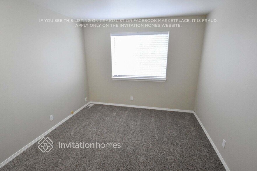 Building Photo - 7103 77th Dr NE