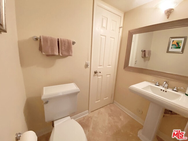 Building Photo - 3856 Cottonwood Grove Trail