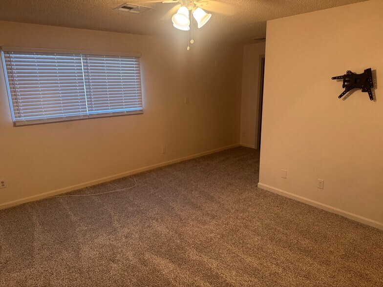 Building Photo - 4623 W Keim Dr