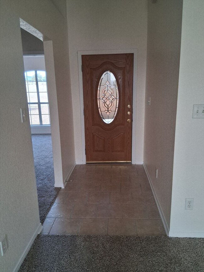 Building Photo - New Carpet & Paint