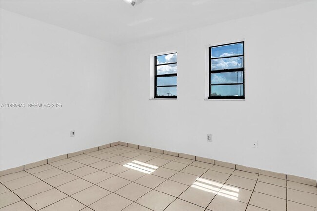 Building Photo - 3945 SW 89th Ave