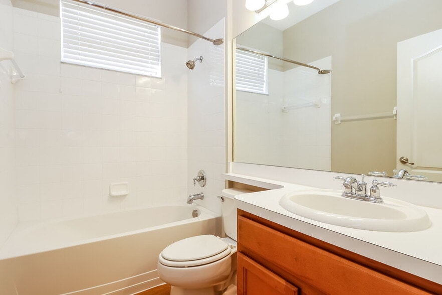 Building Photo - 3731 Braemere Dr