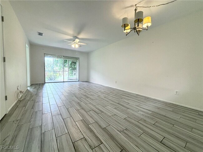 Building Photo - 4619 SE 5th Pl