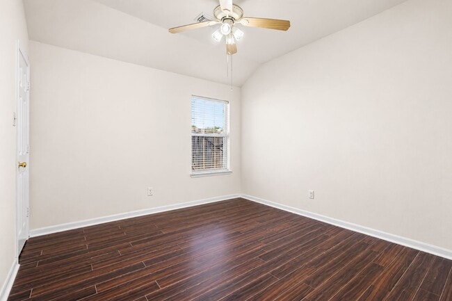Building Photo - 2719 Riverhollow Ln